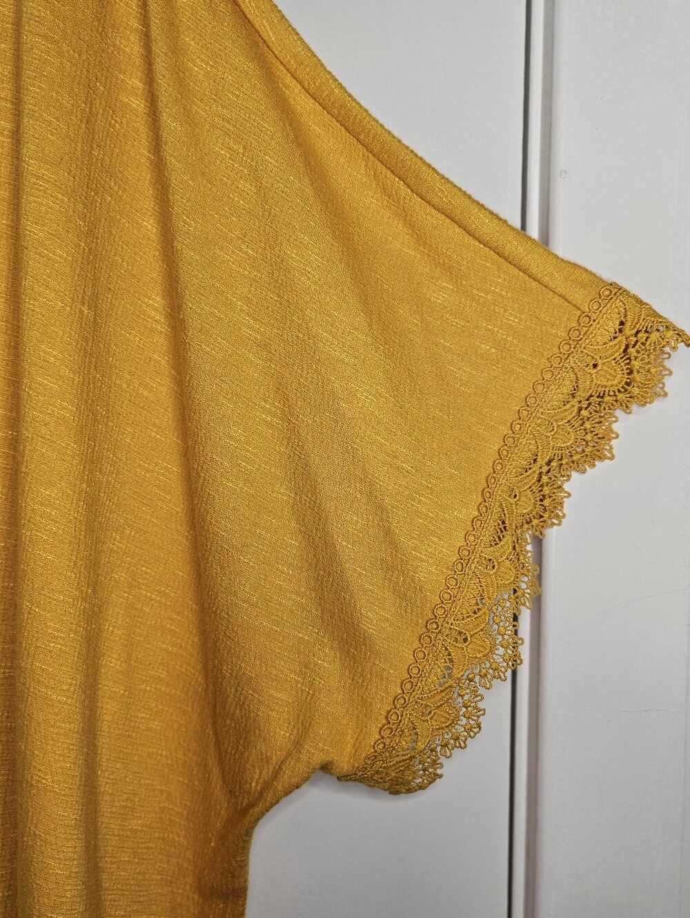 Como Black Women's Plus 2X Mustard Yellow Boho Lace Sleeve Tie Neck Tunic Top - Picture 4 of 11
